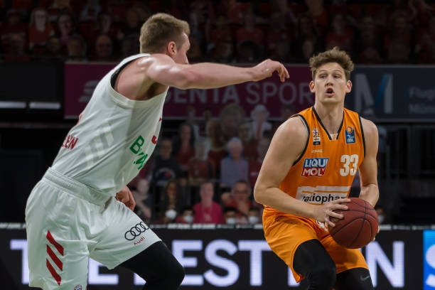 更多持球与 更多持球与