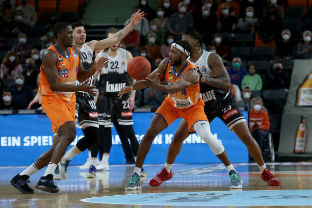 D站米兰哥聊欧冠：曾经以为会是功勋，如今发现竟是所托非...